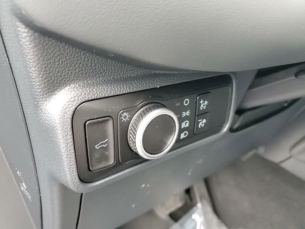 Used 2025 Ford Explorer Active AWD/4WD image 13