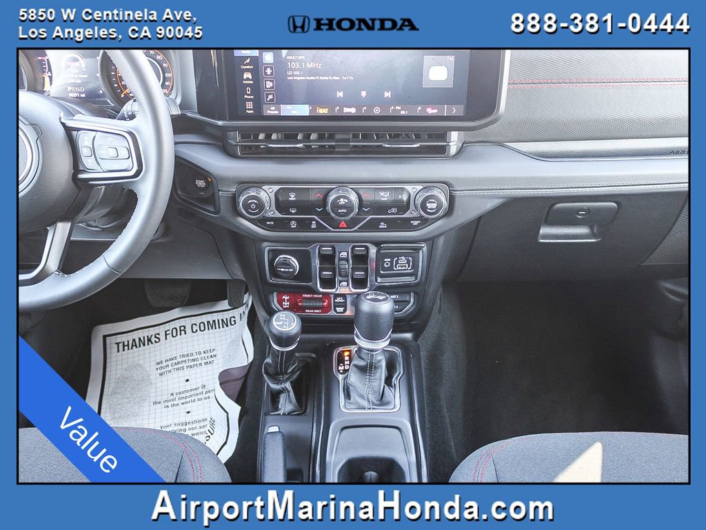 Used 2025 Jeep Wrangler Unlimited Rubicon AWD/4WD image 12