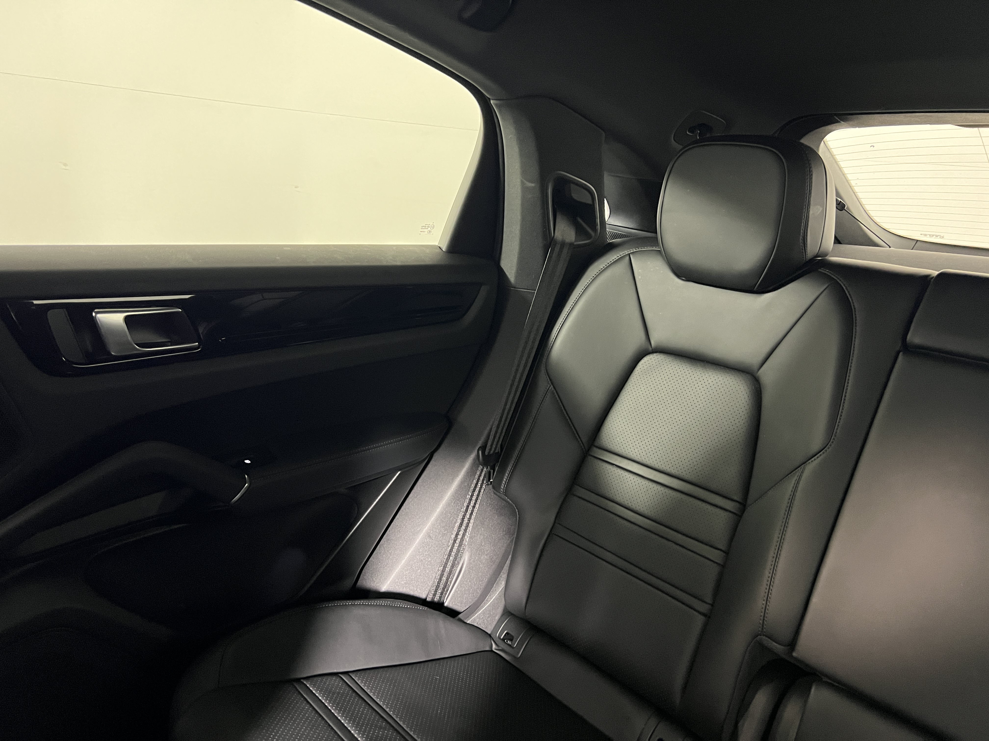 Used 2023 Porsche Cayenne Coupe AWD/4WD image 15