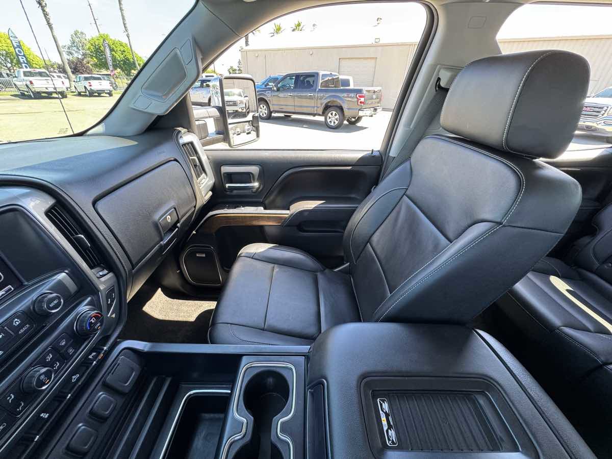 Used 2017 Chevrolet Silverado 1500 LTZ w/ LTZ Plus Package AWD/4WD image 32