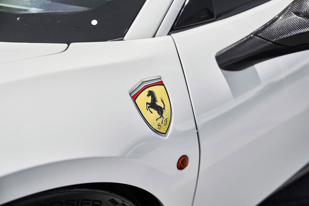 Used 2017 Ferrari 488 GTB RWD image 9