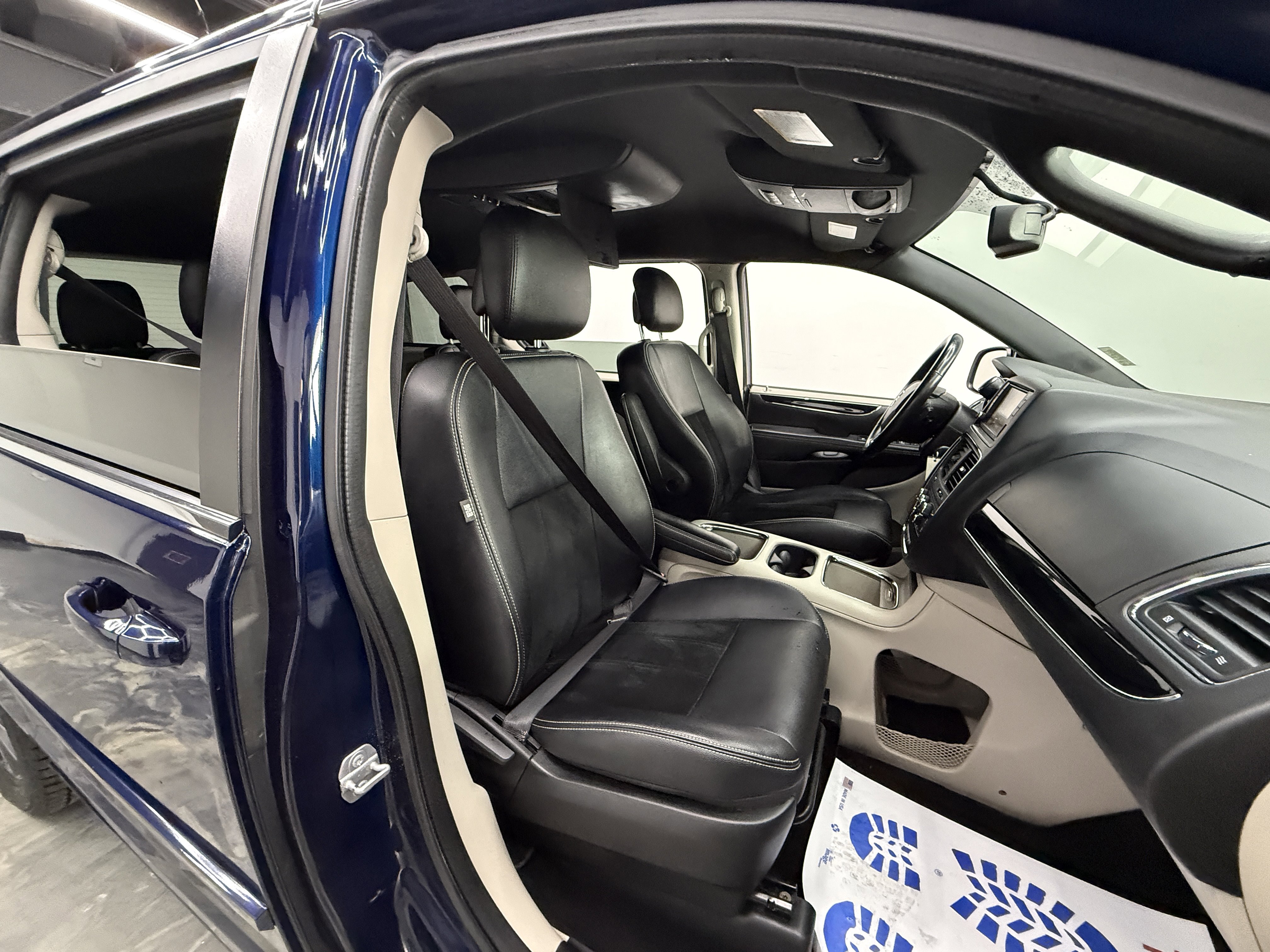 Used 2017 Dodge Grand Caravan SE image 17