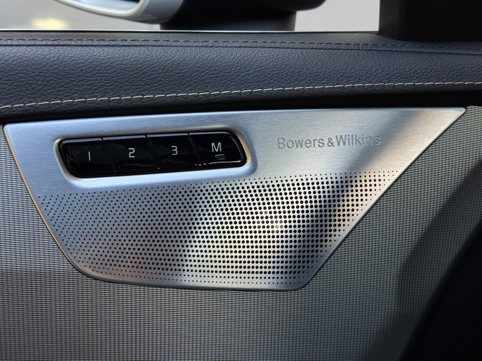 Used 2019 Volvo XC90 T6 R-Design w/ Protection Package Premier image 17