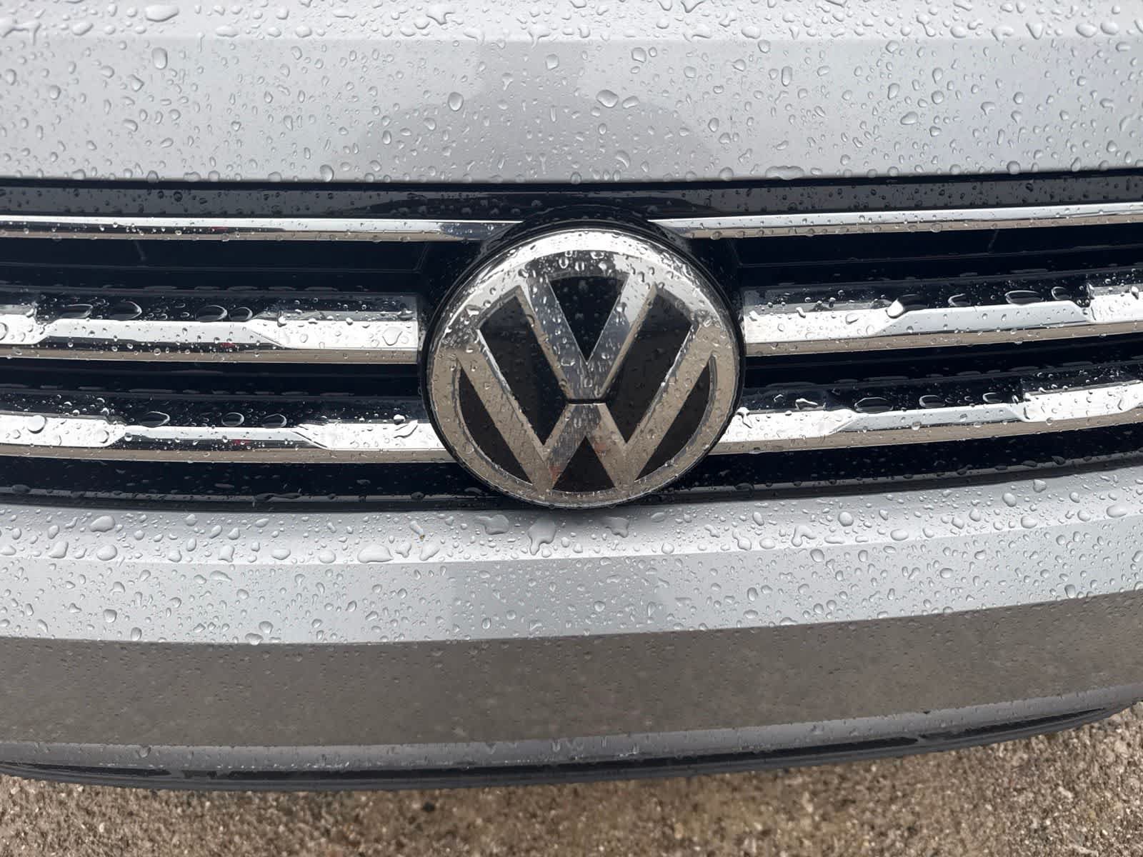 Used 2021 Volkswagen Tiguan SEL AWD/4WD image 11