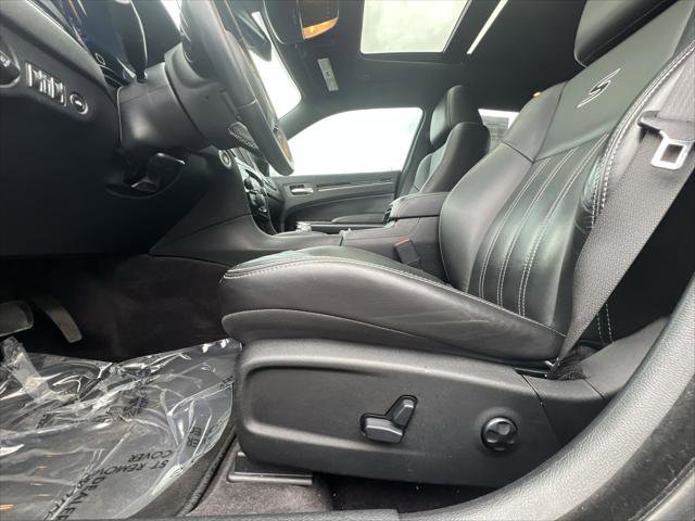 Used 2018 Chrysler 300 S w/ 300S Premium Group image 12