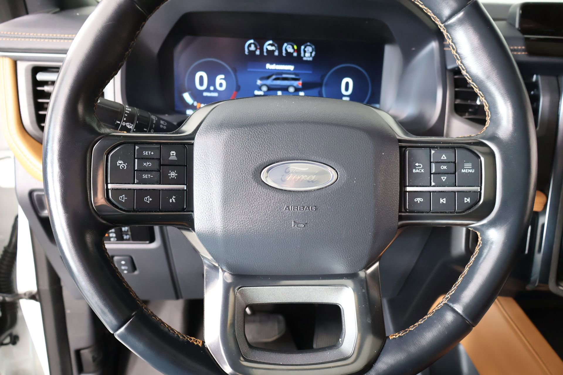 Used 2024 Ford Expedition Platinum AWD/4WD image 3