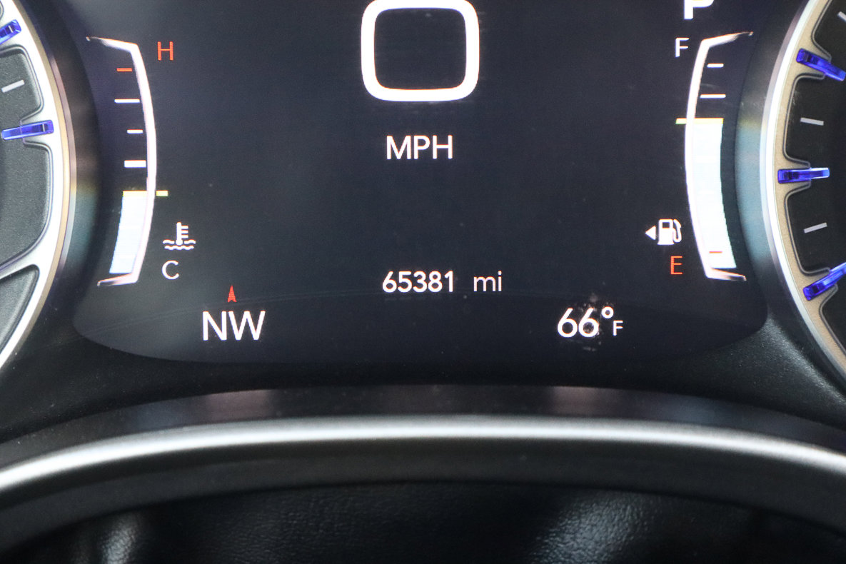 Used 2023 Chrysler Pacifica Touring-L image 30