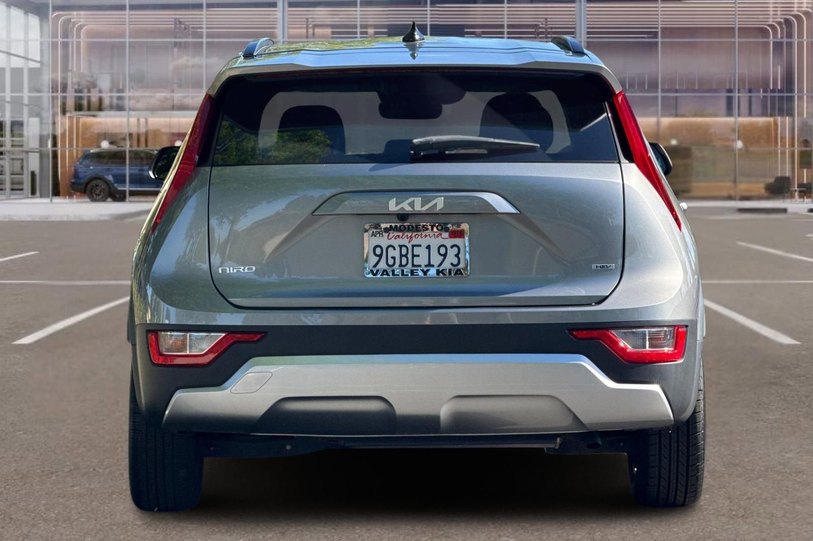 Used 2023 Kia Niro LX image 5