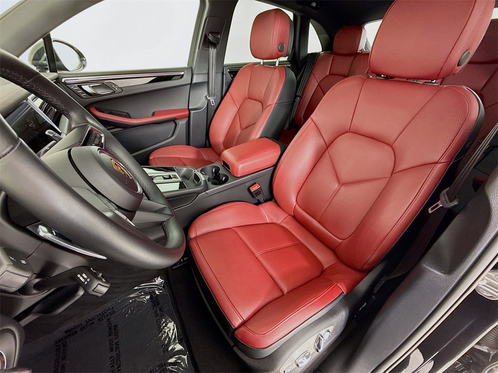 Used 2025 Porsche Macan image 5