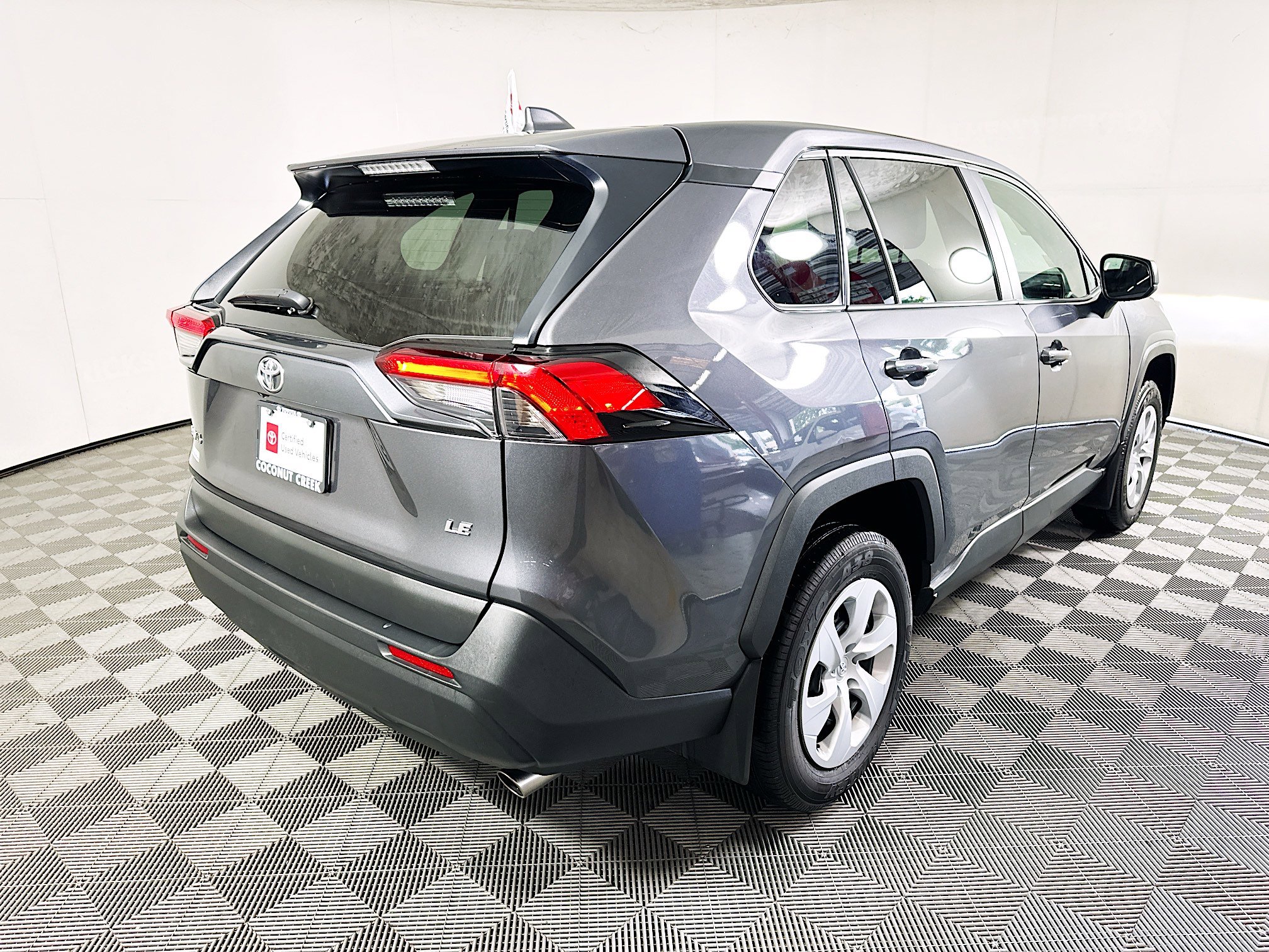 Used 2025 Toyota RAV4 LE FWD image 3
