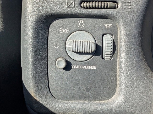 Used 2003 Chevrolet S10 Pickup 2WD Regular Cab image 16