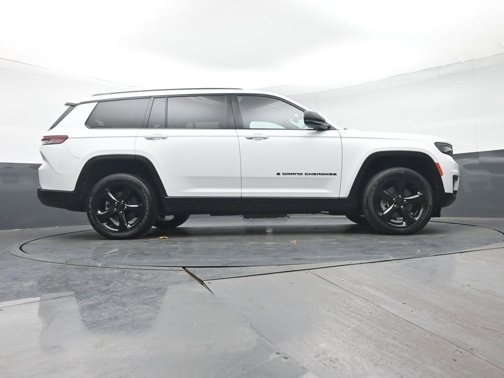 Used 2023 Jeep Grand Cherokee L Laredo image 28