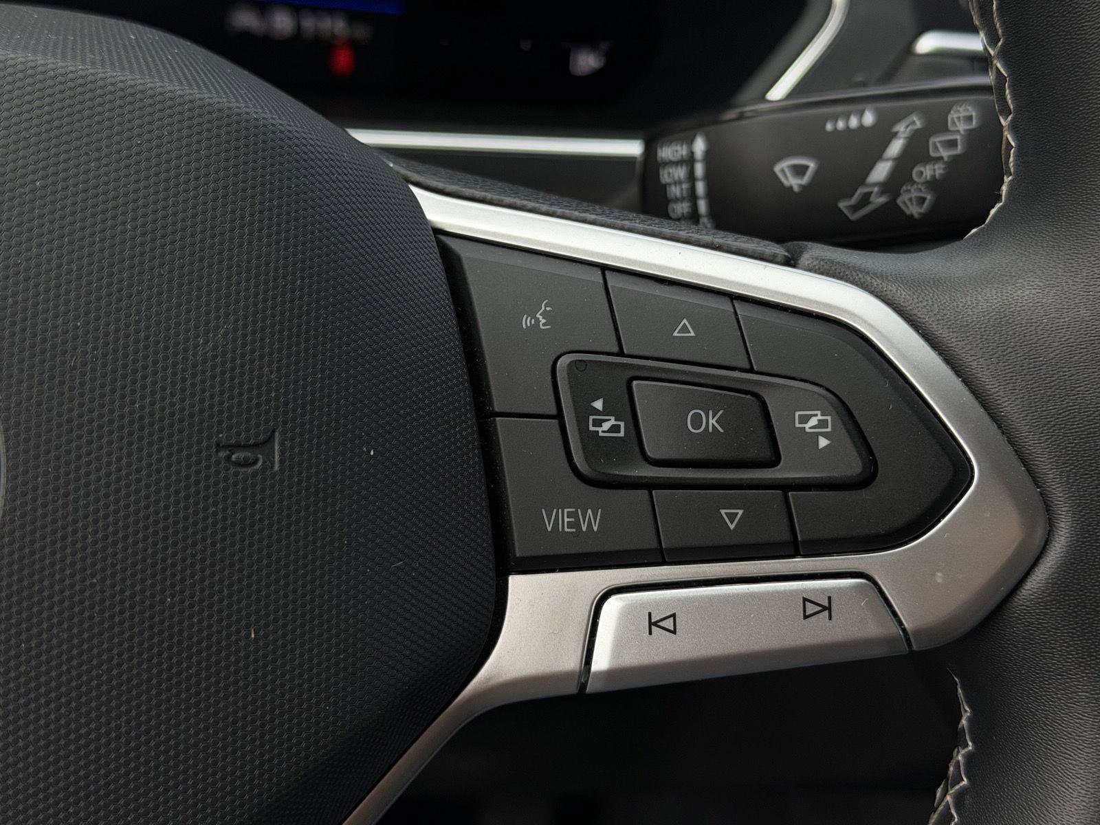 Used 2023 Volkswagen Tiguan SE image 16