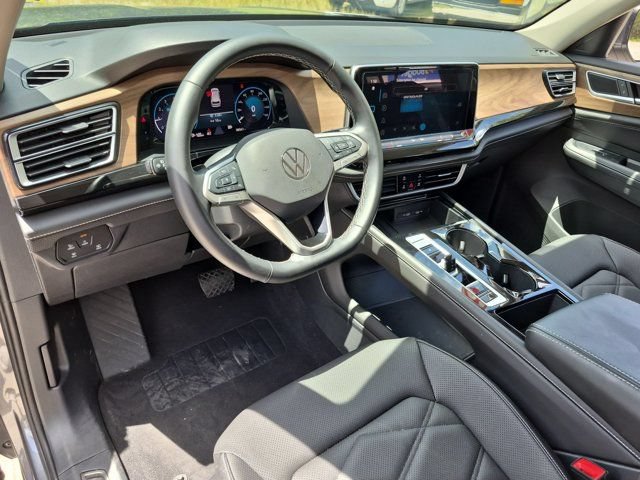 Used 2025 Volkswagen Atlas SE FWD image 15