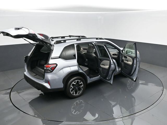 Used 2025 Subaru Forester Premium image 28