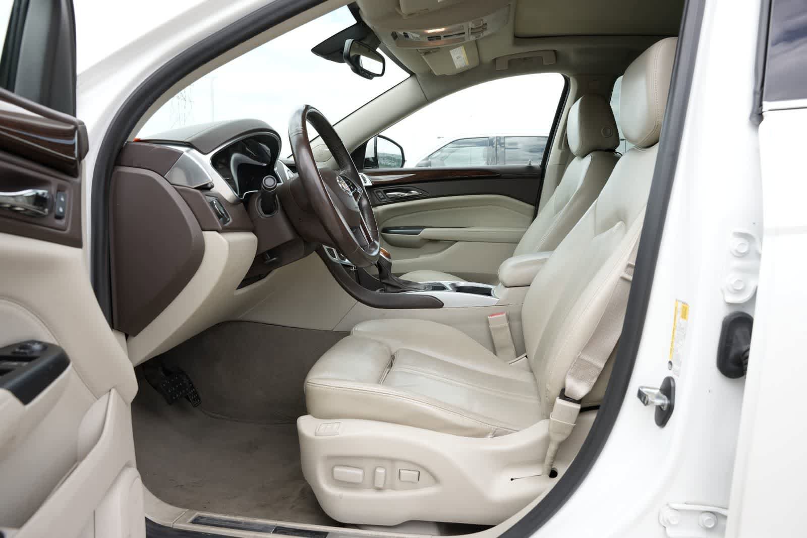 Used 2015 Cadillac SRX Luxury w/ Driver Awareness Package AWD/4WD image 17