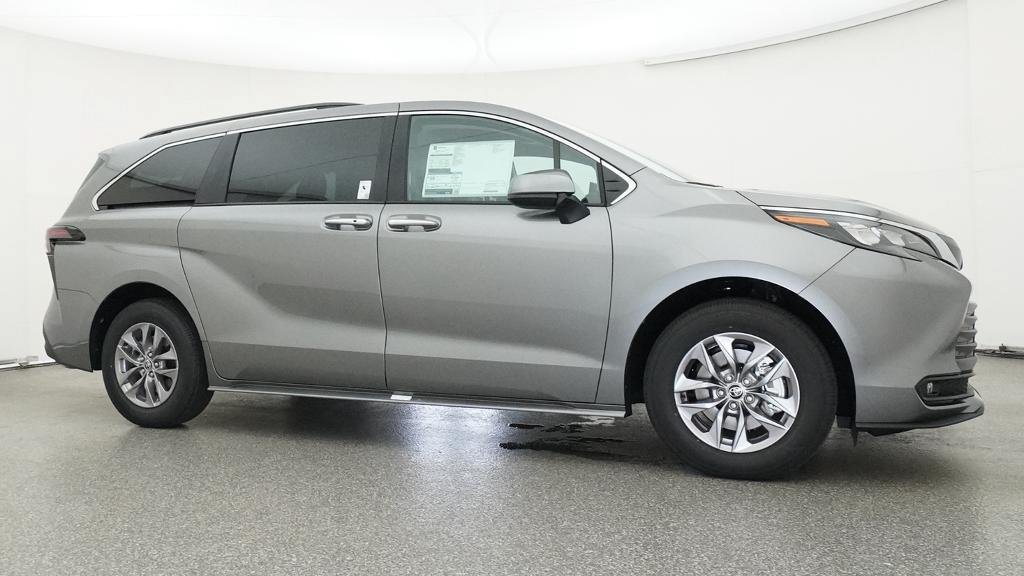 New 2026 Toyota Sienna XLE FWD image 11