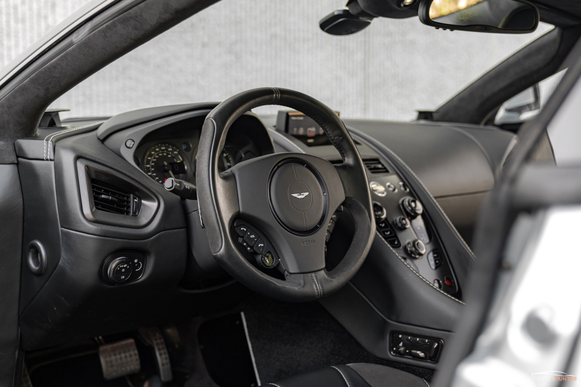 Used 2014 Aston Martin Vanquish Coupe image 2