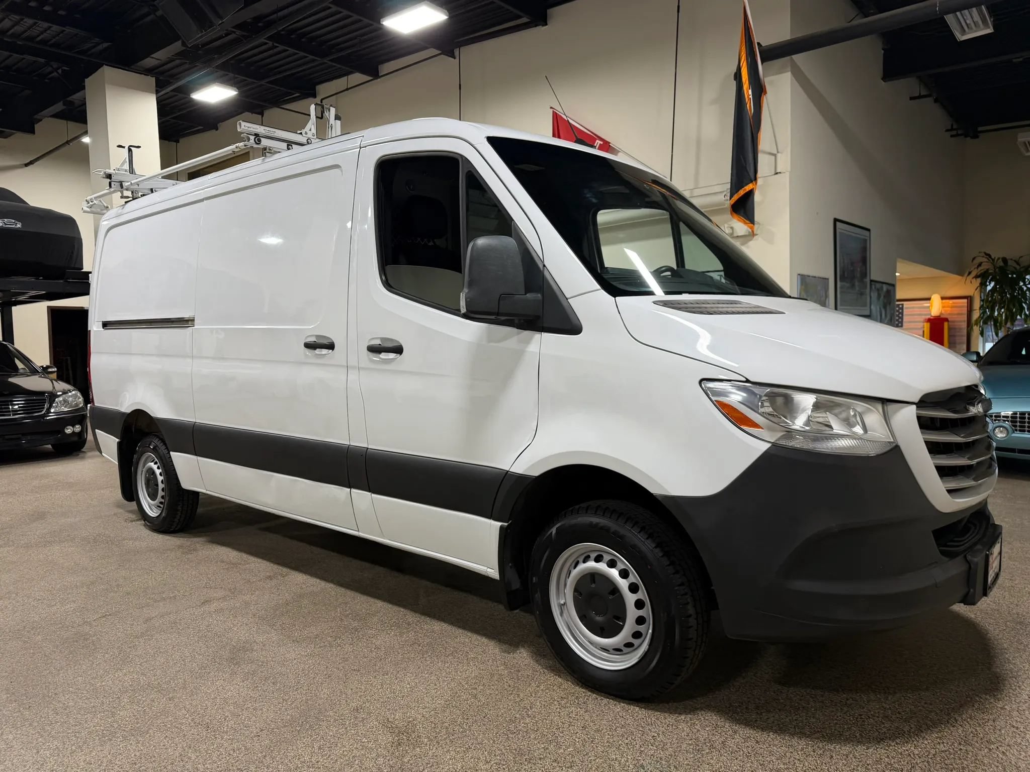 Used 2019 Freightliner Sprinter 144 RWD image 14