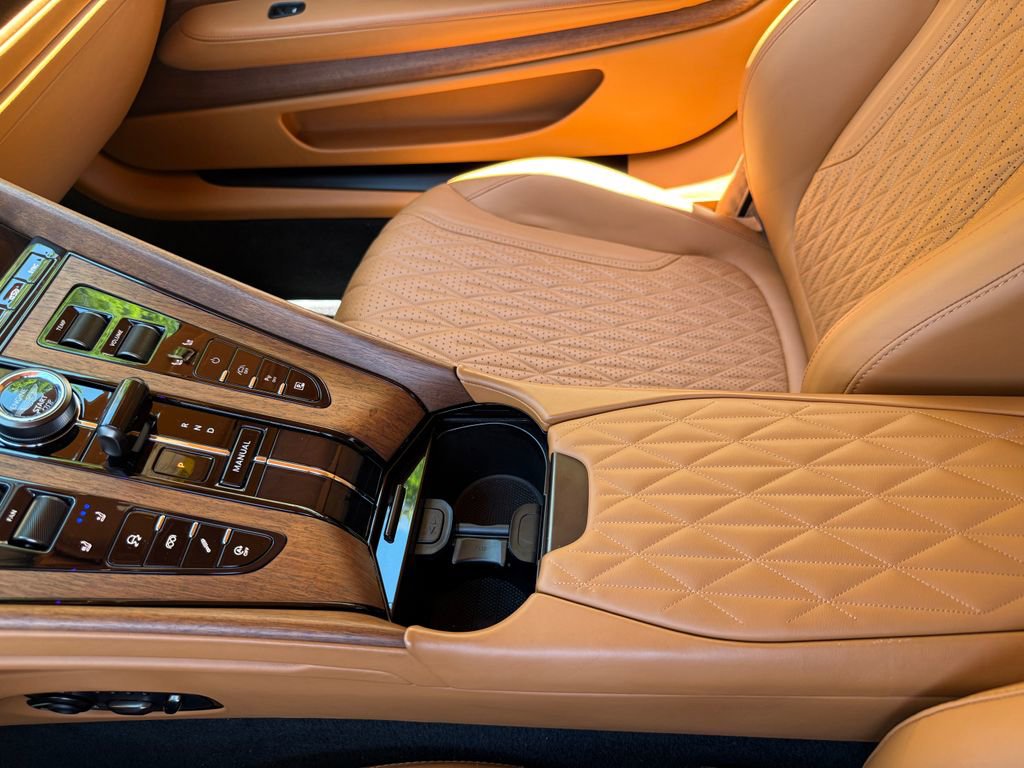 Used 2024 Aston Martin DB12 Coupe RWD image 39