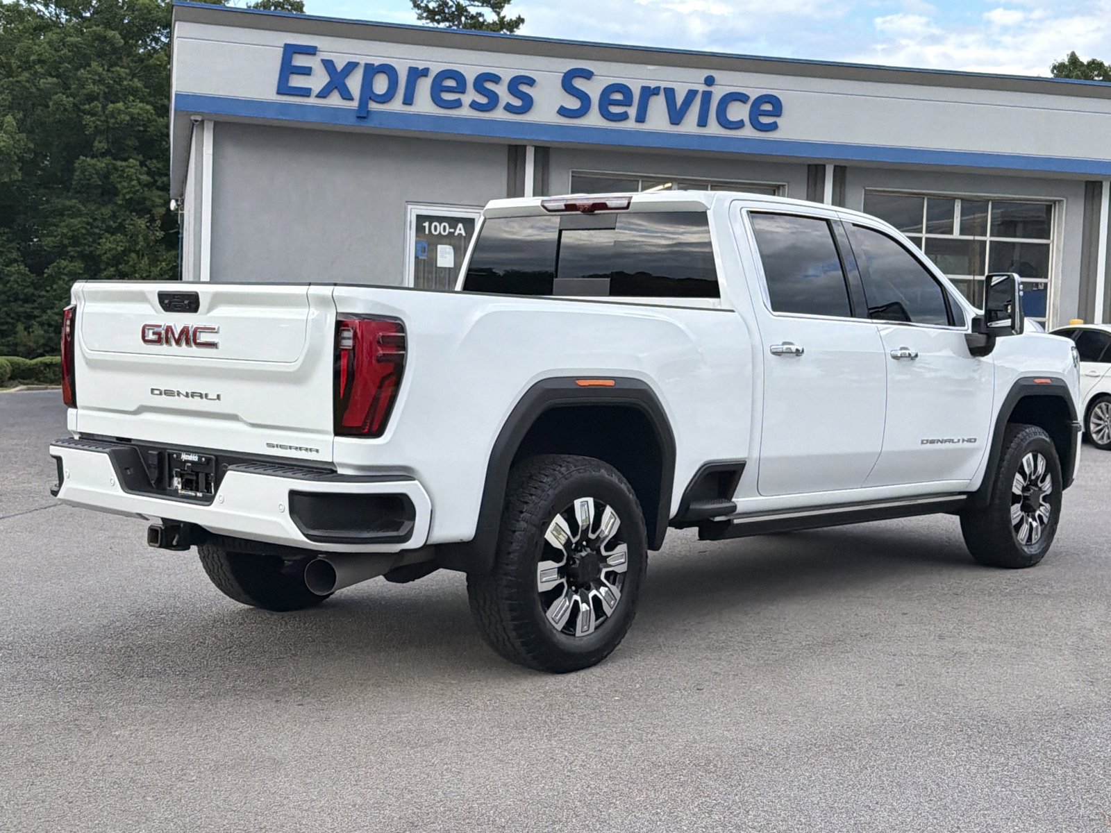 Used 2025 GMC Sierra 2500 Denali w/ Denali Reserve Package AWD/4WD image 12
