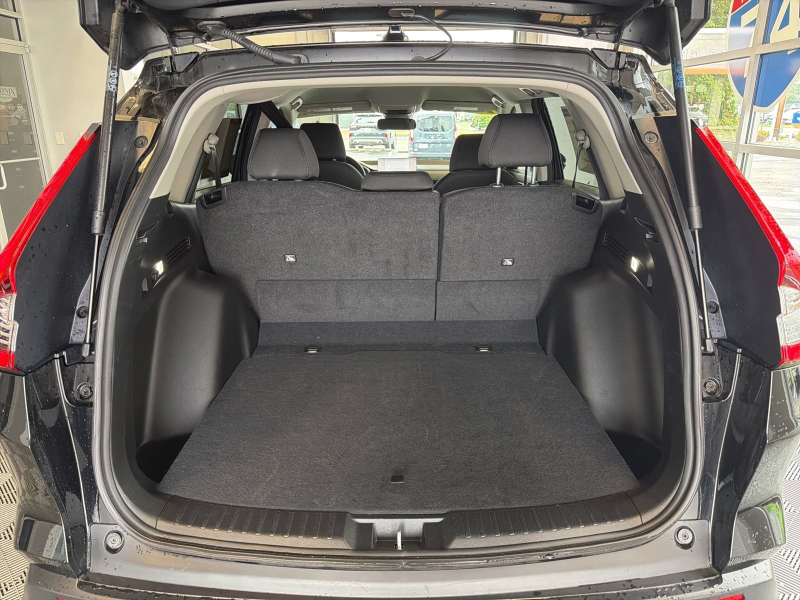Used 2025 Honda CR-V LX image 11