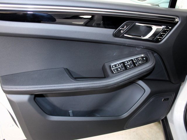 New 2025 Porsche Macan image 19