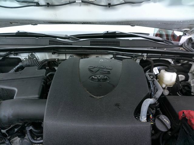 Used 2022 Toyota Tacoma SR5 AWD/4WD image 9