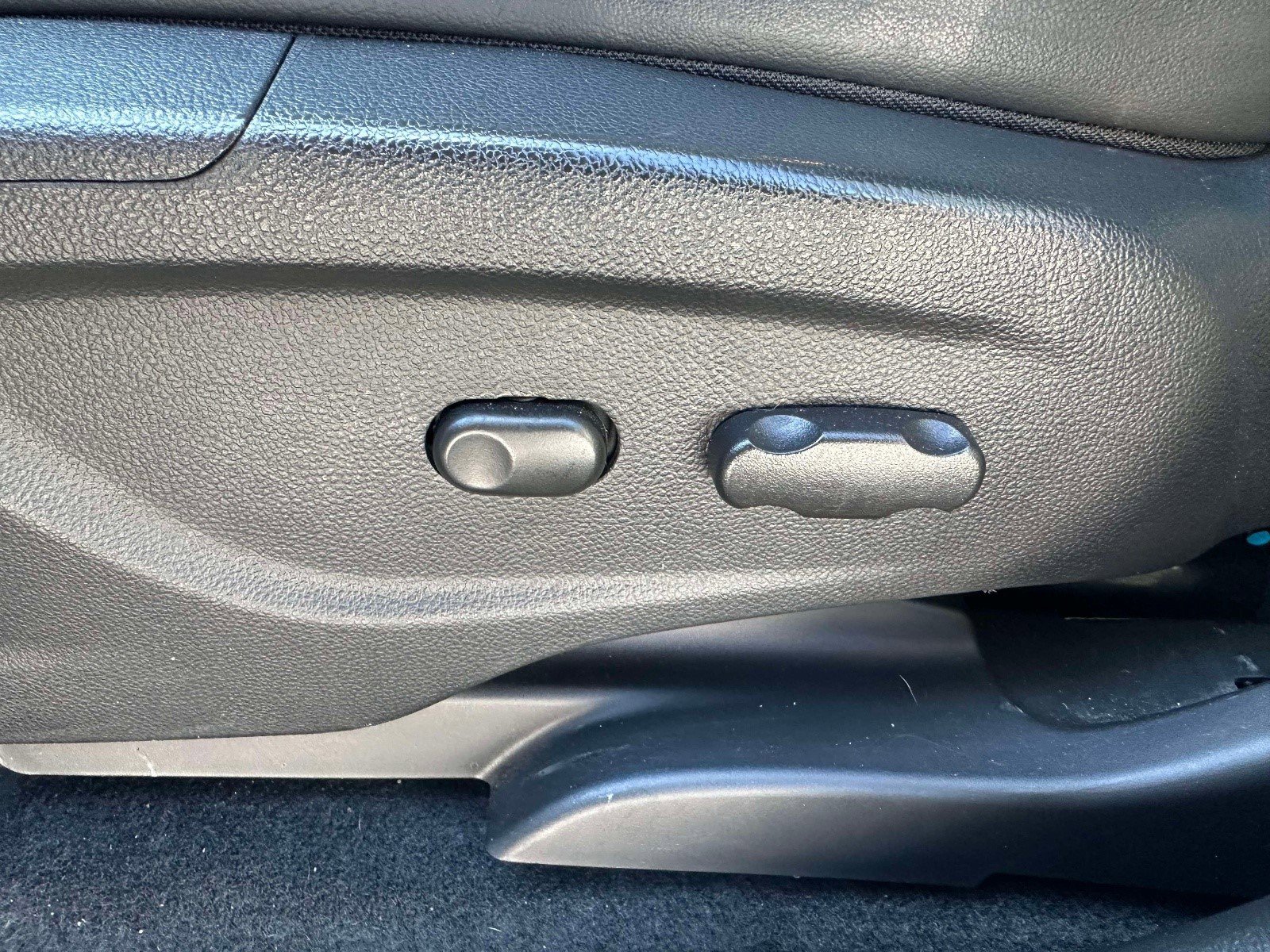 Certified 2022 Chevrolet Trax LT w/ LT Convenience Package image 17