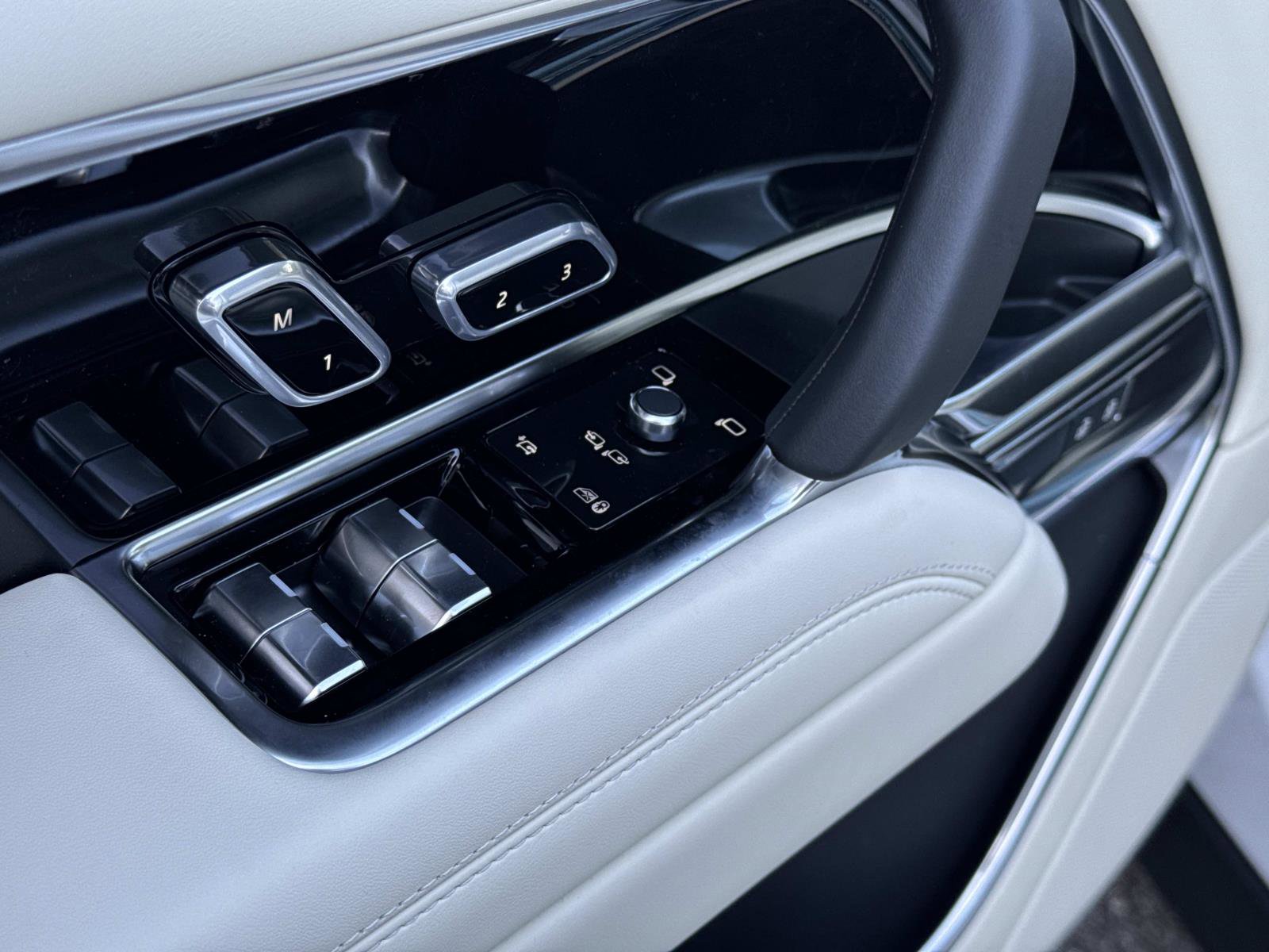 New 2026 Land Rover Range Rover Long Wheelbase SE image 20