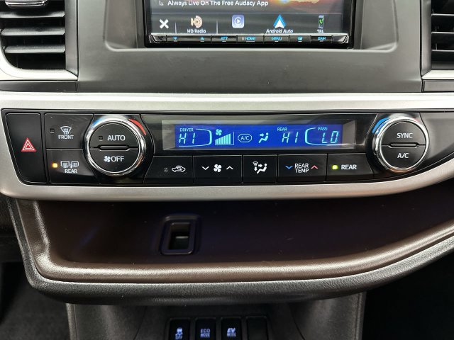 Used 2018 Toyota Highlander Limited Platinum AWD/4WD image 18