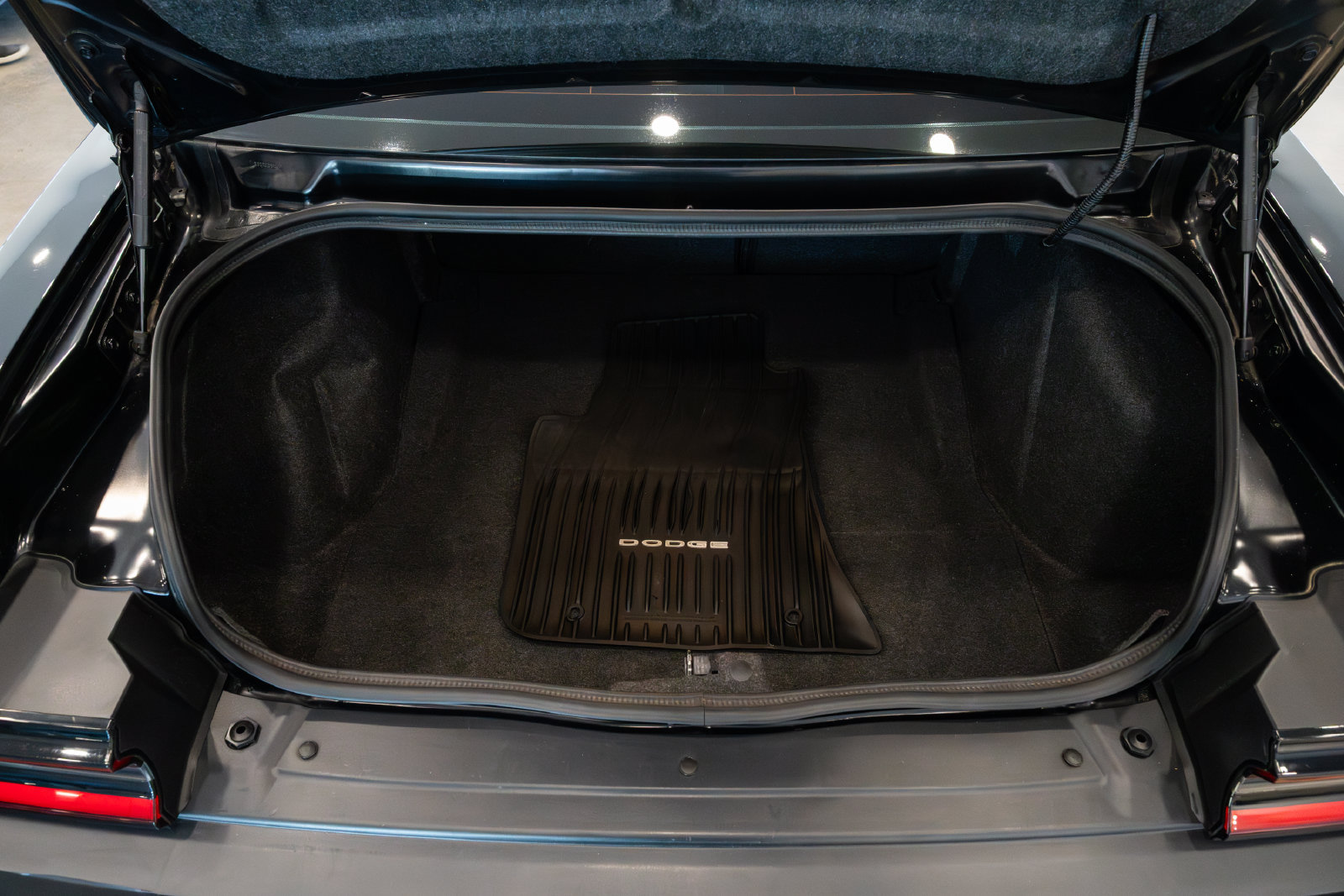 Used 2015 Dodge Challenger R/T Plus RWD image 8