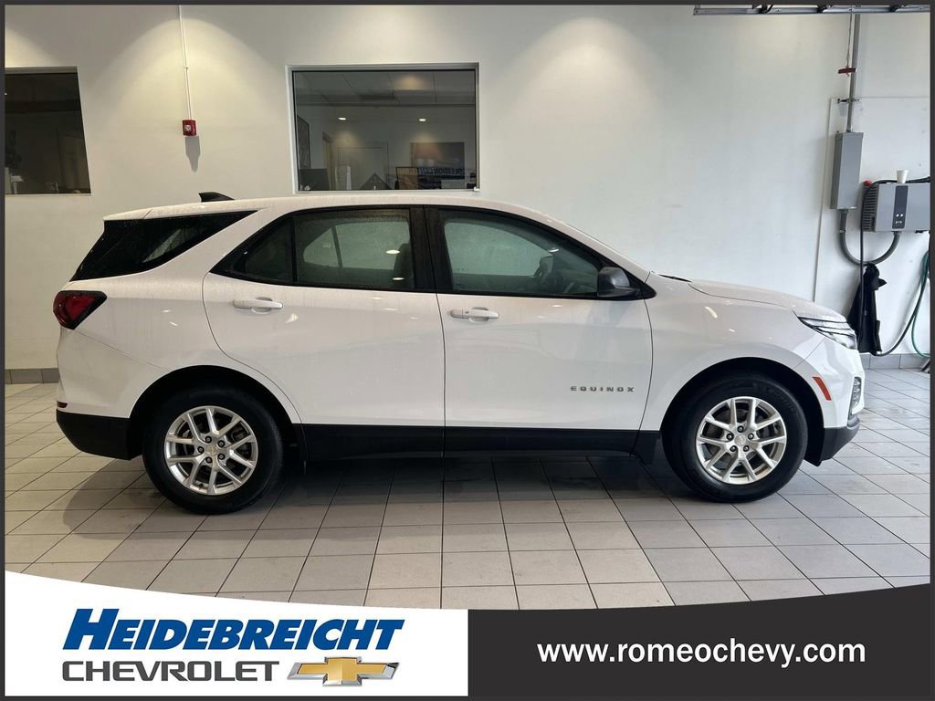 Used 2023 Chevrolet Equinox LS FWD image 2