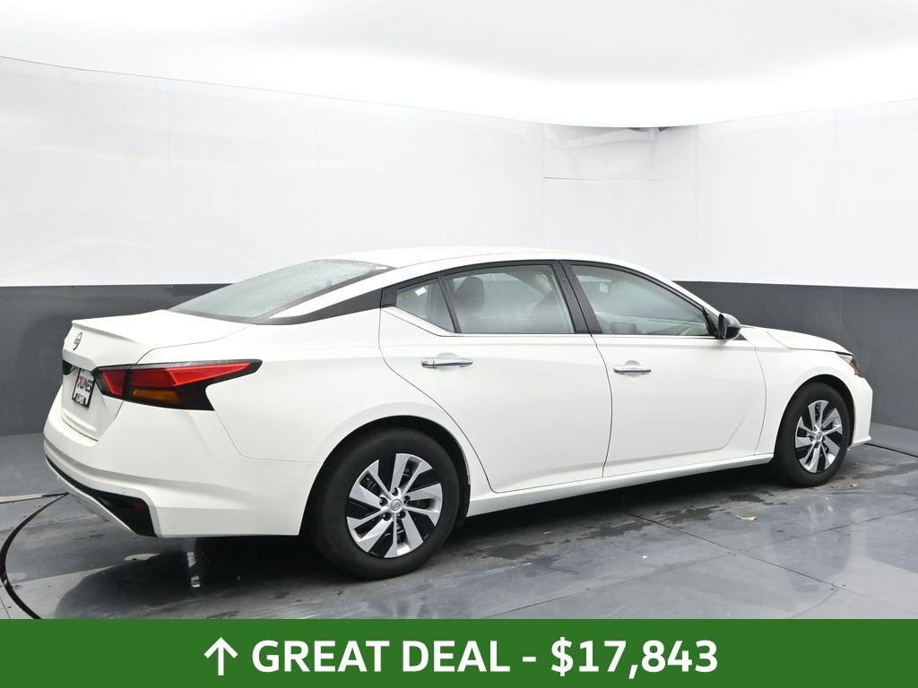 Used 2024 Nissan Altima 2.5 S FWD image 12