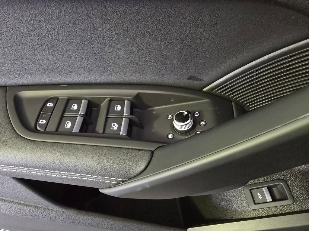 Certified 2025 Audi Q5 2.0T Premium Plus w/ Premium Plus Package image 10