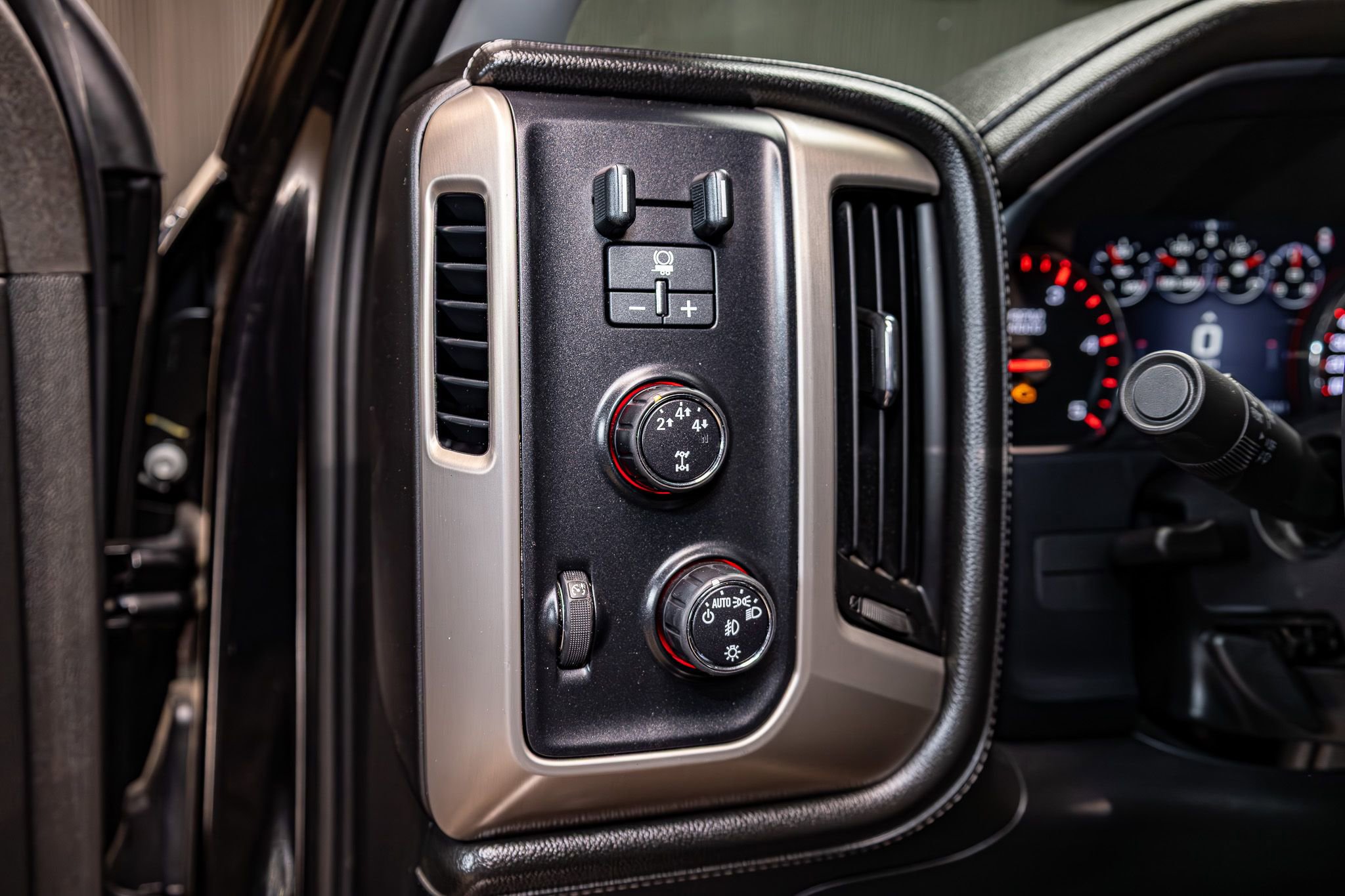 Used 2015 GMC Sierra 2500 Denali w/ Duramax Plus Package image 18