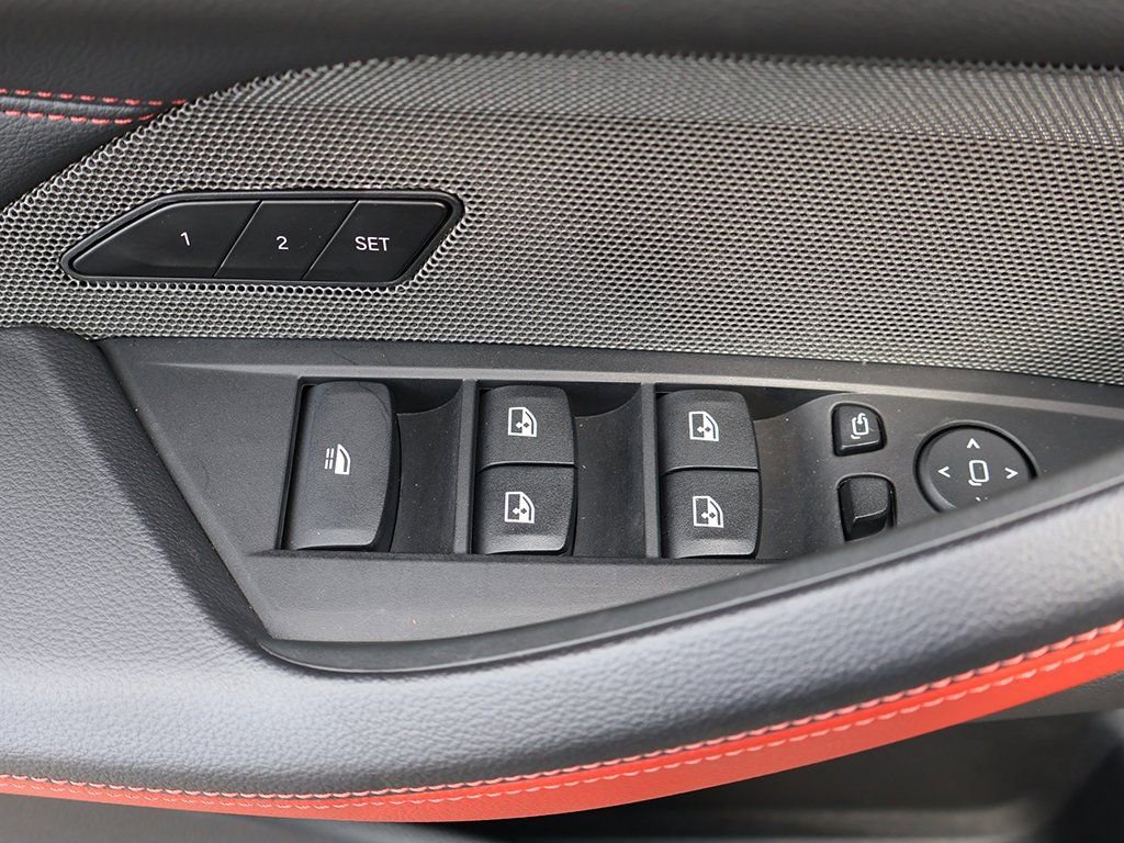 Used 2025 BMW M440i Convertible w/ Premium Package image 41