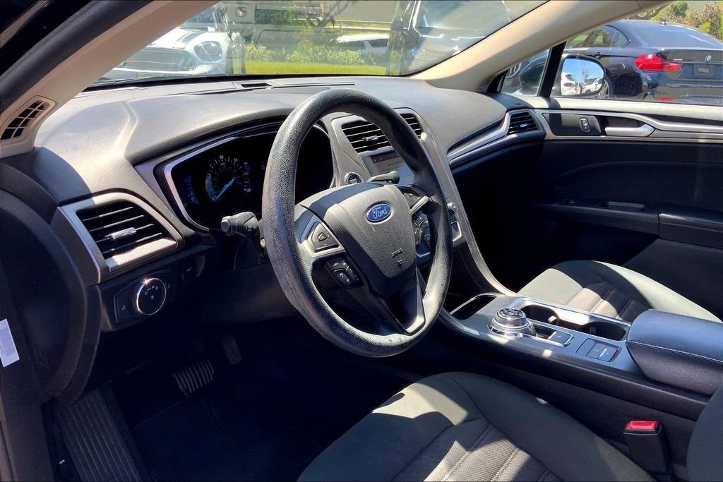 Used 2019 Ford Fusion SE image 12