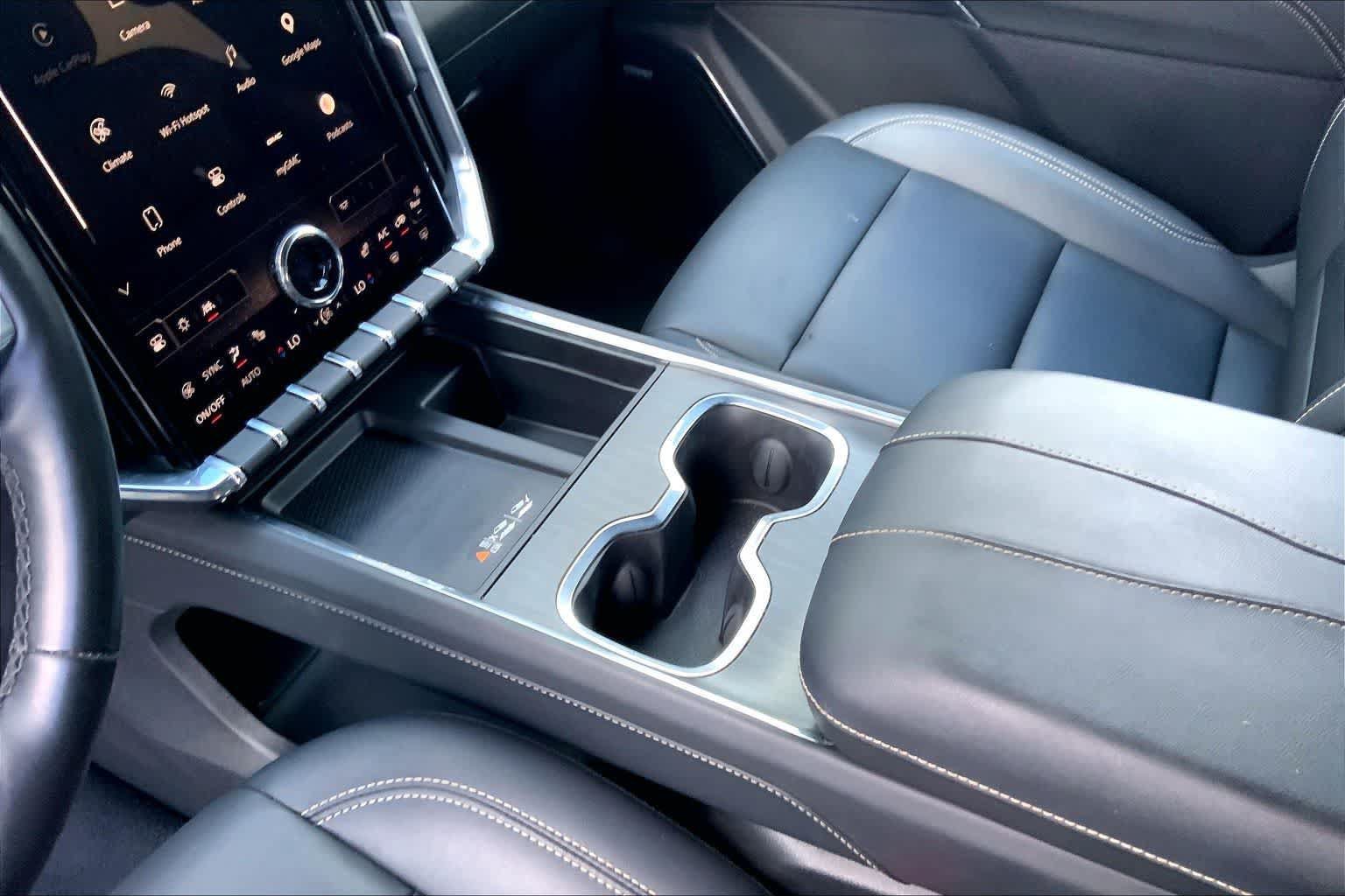 Used 2024 GMC Acadia Elevation w/ Luxury Package FWD image 16