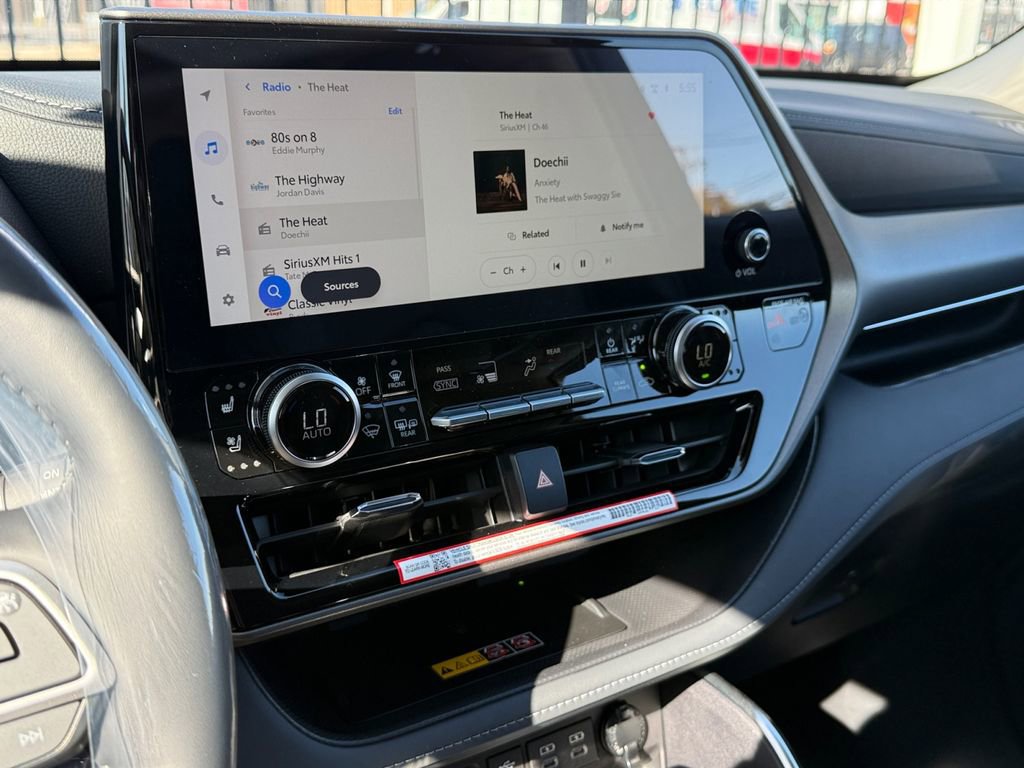 New 2025 Toyota Highlander Limited image 40