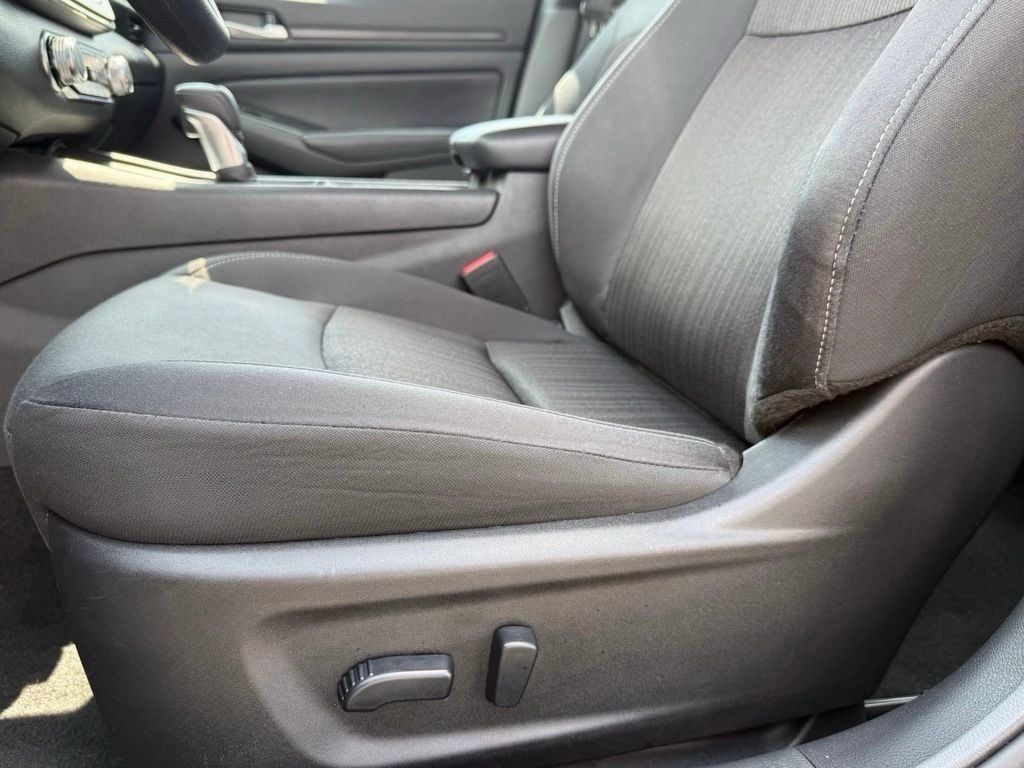 Used 2025 Nissan Altima 2.5 SV FWD image 9