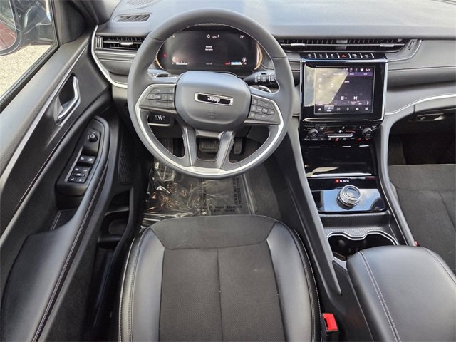 Certified 2025 Jeep Grand Cherokee Altitude image 9