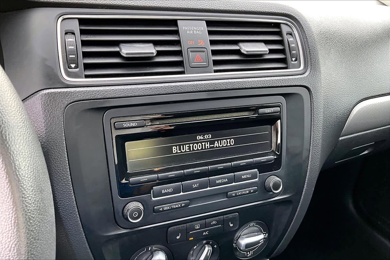 Used 2015 Volkswagen Jetta SE FWD image 24