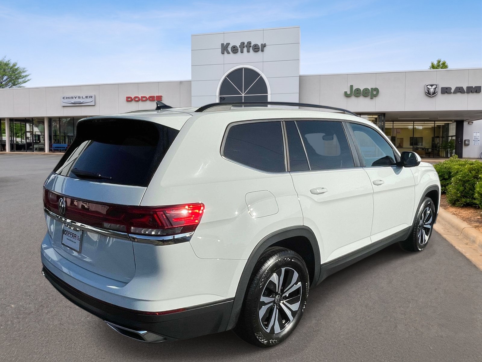 Used 2025 Volkswagen Atlas SE FWD image 6