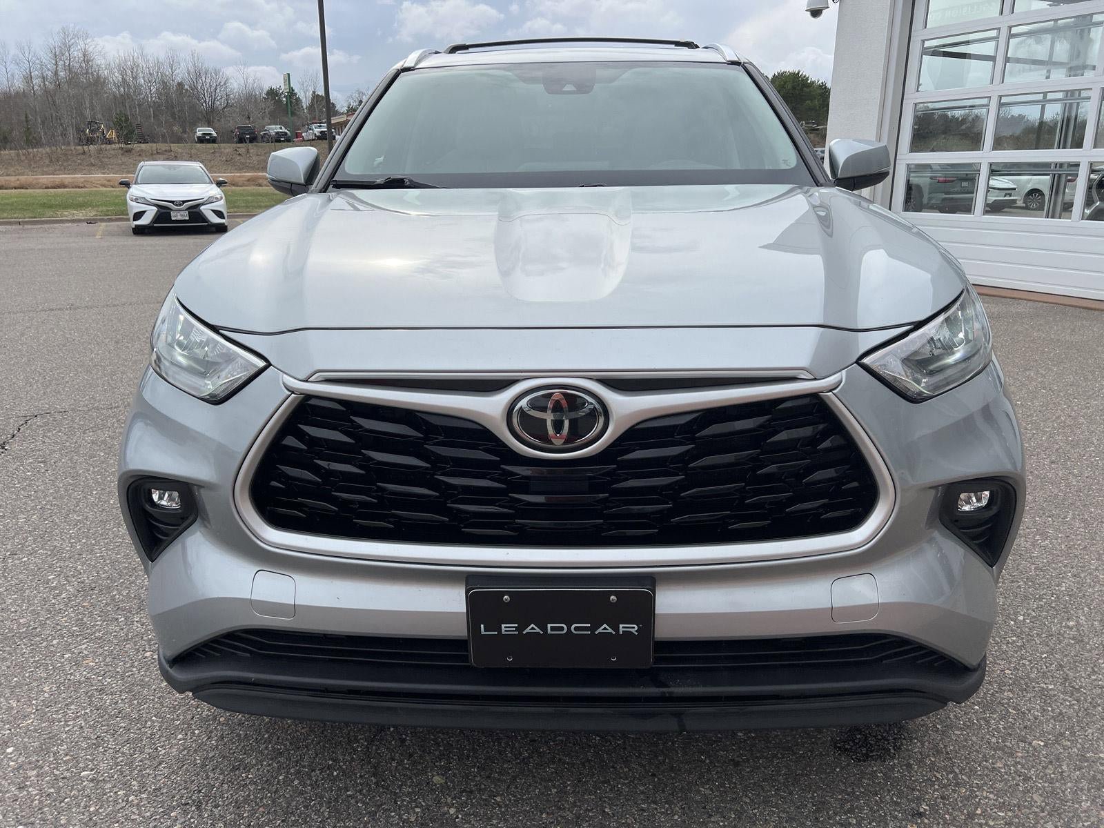 Used 2020 Toyota Highlander XLE AWD/4WD image 9
