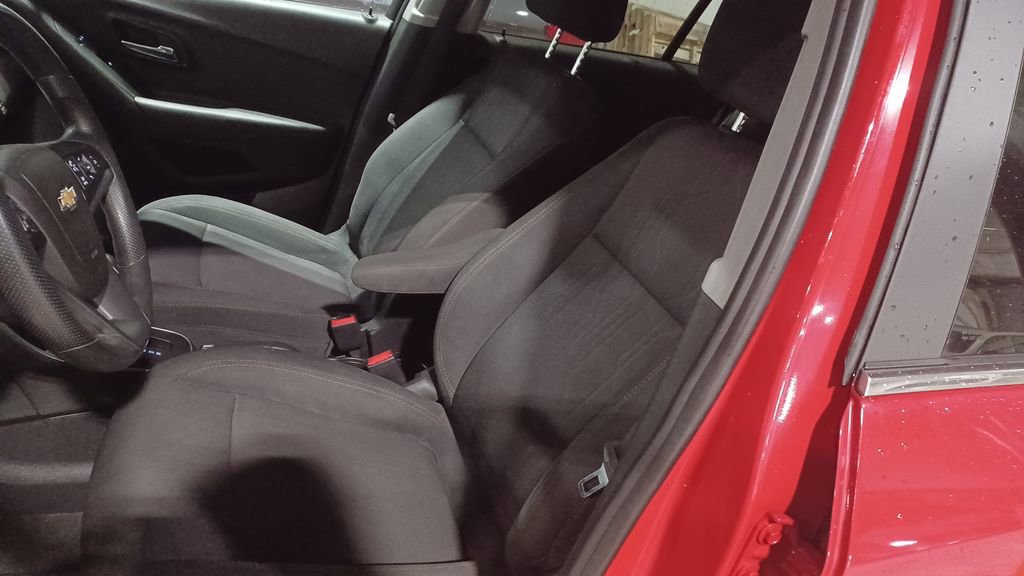 Used 2018 Chevrolet Trax LT w/ LPO, Protection Package image 5