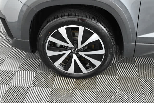 Certified 2023 Volkswagen Taos SE FWD image 26