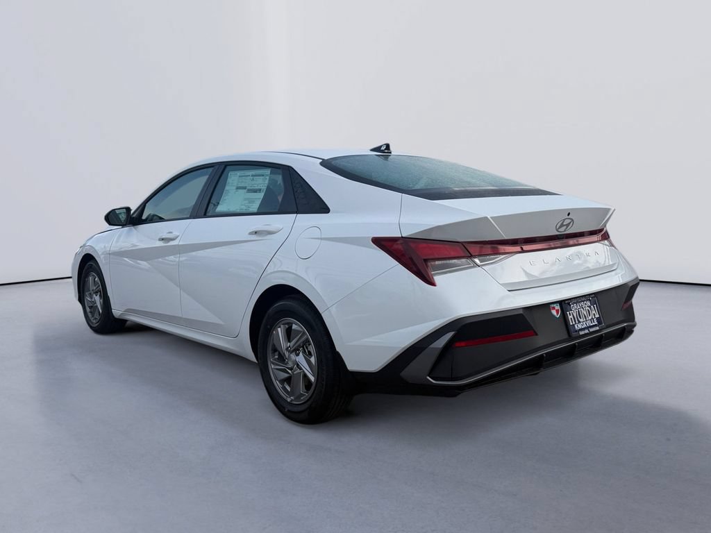 New 2026 Hyundai Elantra SE FWD image 5