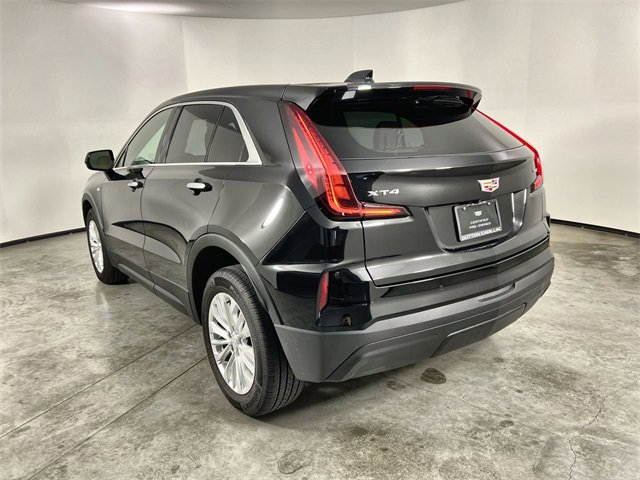 Certified 2024 Cadillac XT4 Luxury w/ Cold Weather Package image 6