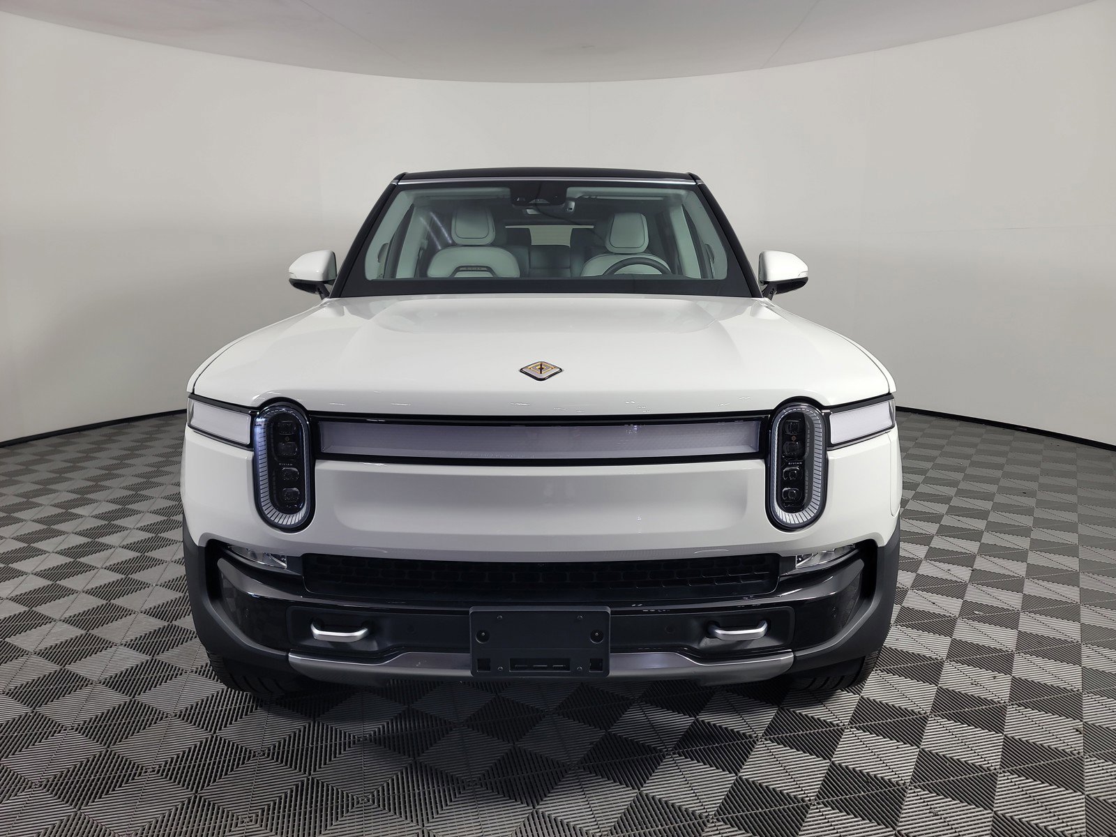 Used 2024 Rivian R1S Adventure AWD/4WD image 8